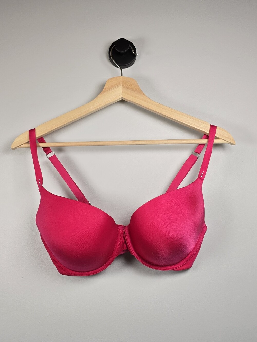 Victoria's Secret Biofit Bright Fuchsia Padded T-Shirt Bra